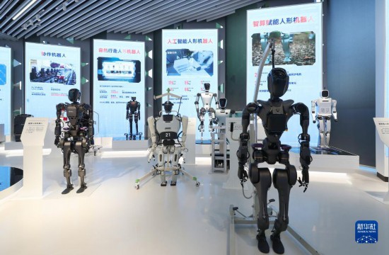 这是2023年11月29日在上海科技创新成果展上拍摄的机器人展品。 新华社记者 方喆 摄